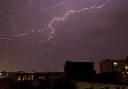 شبکه برق مورموری آسیب ندیده است / برق در کوتاه‌ترین زمان وصل شد