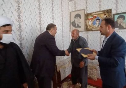 دیدار استاندار ایلام و مدیرکل بنیاد شهید و امور ایثارگران استان با خانواده های معظم شهدا دیدار استاندار ایلام و مدیرکل بنیاد شهید و امور ایثارگران استان با خانواده های معظم شهدا