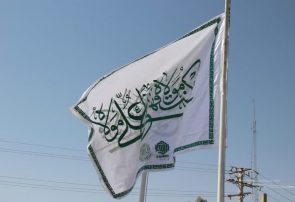 پرچم حرم مطهر حضرت امیرالمومنین(ع) در مهران برافراشته شد