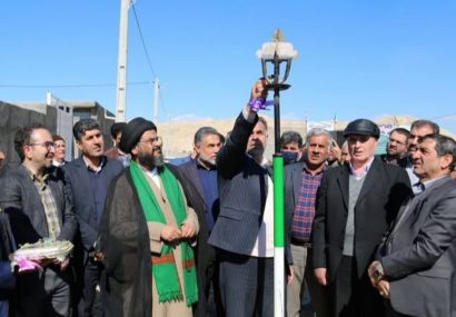 مشعل گاز در روستای سرتنگ زعفرانی مهران روشن شد