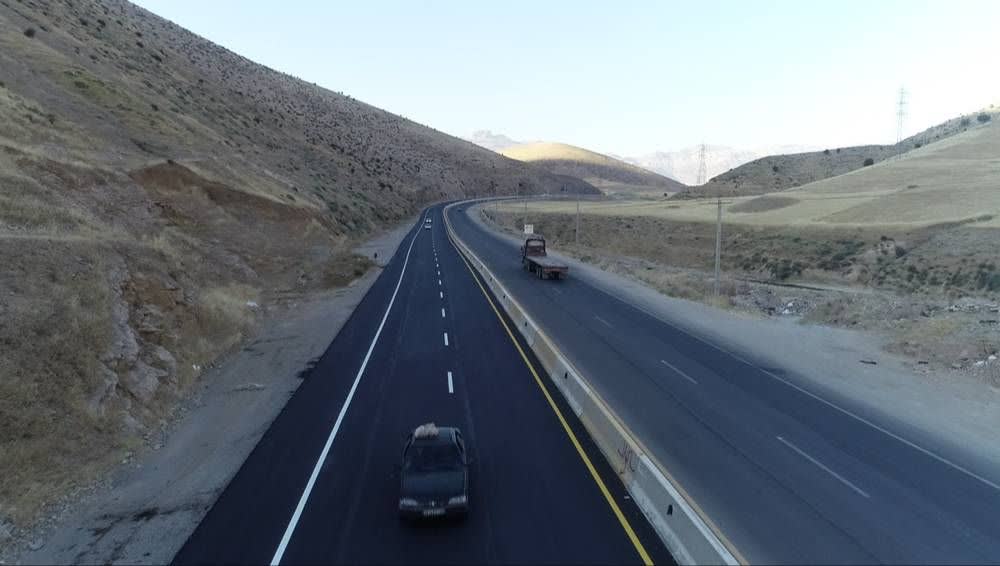 خطکشی بیش از یکهزار کیلومتر از راههای ایلام در آستانه اربعین آغاز شد خطکشی بیش از یکهزار کیلومتر از راههای ایلام در آستانه اربعین آغاز شد
