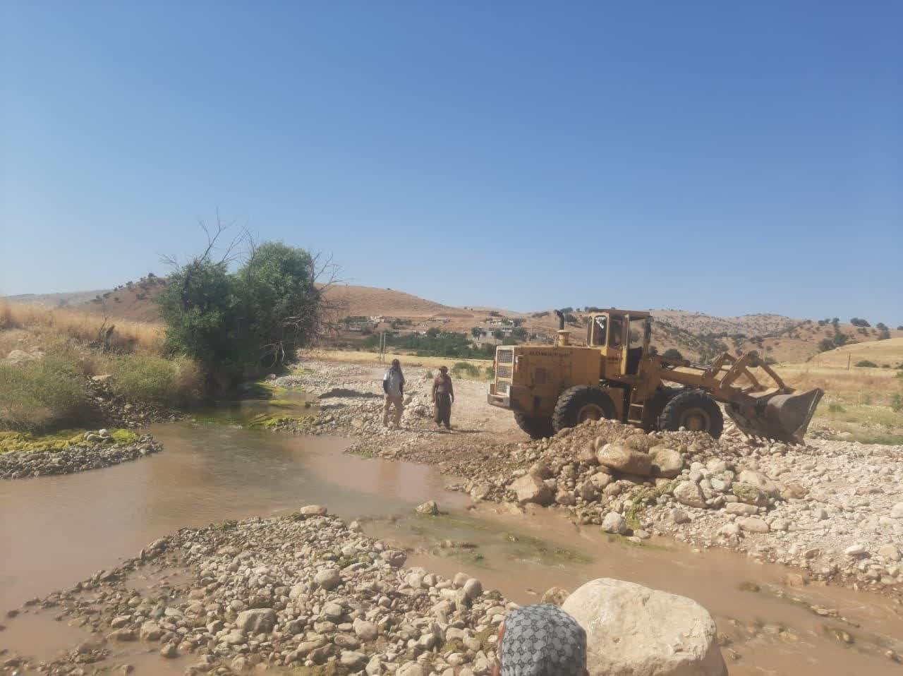 بازسازی راه روستای قلعه وزیر و بهسازی ۱۰ کیلومتر از مسیر عشایری باباشمس در شهرستان سیروان
